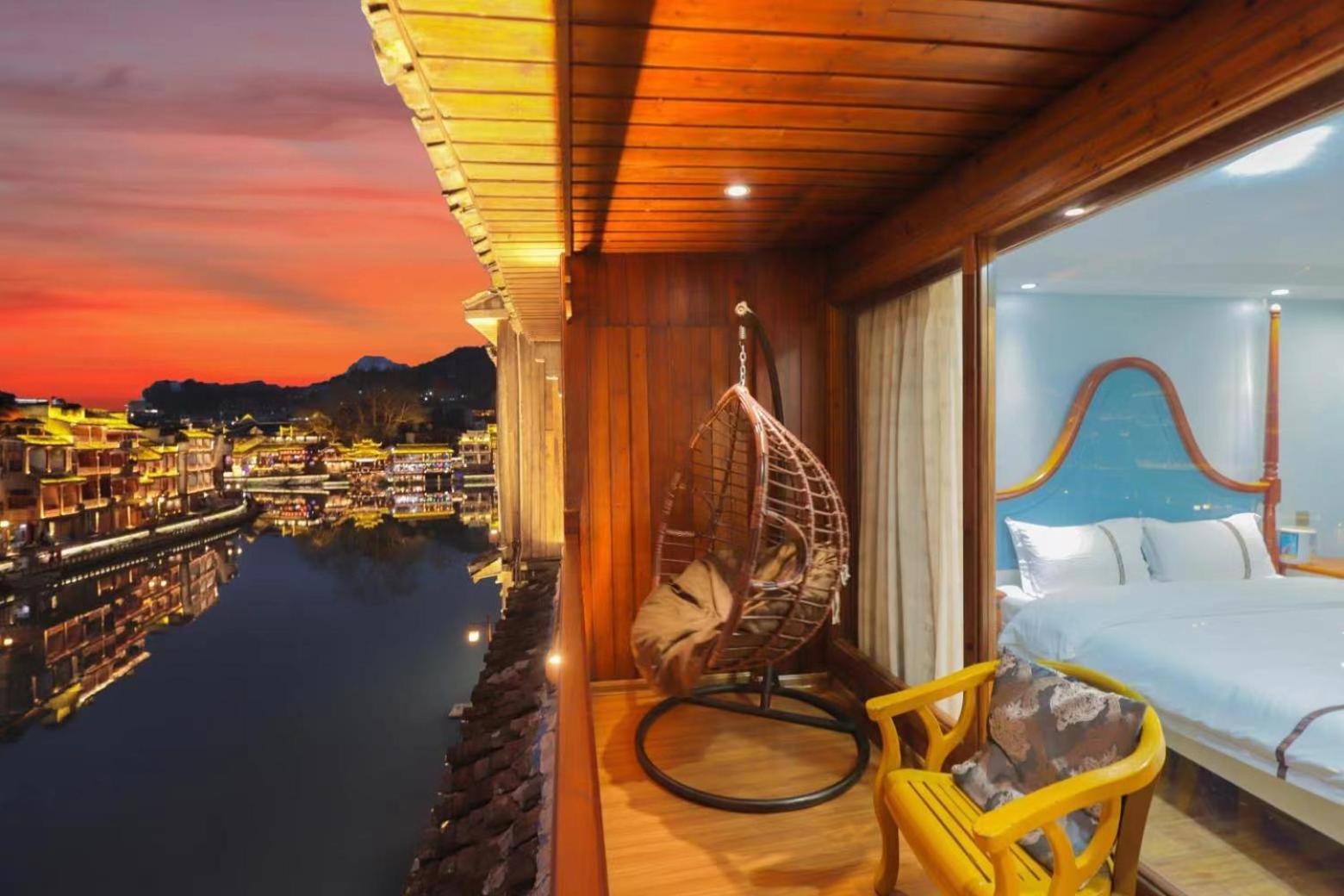 Fenghuang Ancient Town Lazy Cat Riverside Inn Luaran gambar