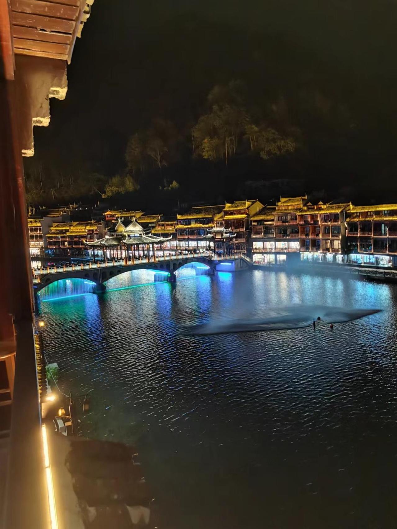 Fenghuang Ancient Town Lazy Cat Riverside Inn Luaran gambar